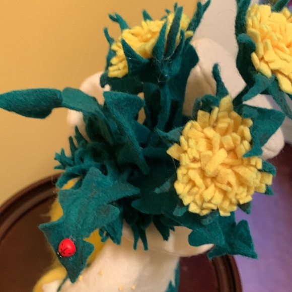 Charming Sir Dandelion Yellow and Green Gnome Figurine - Picture 8 of 9